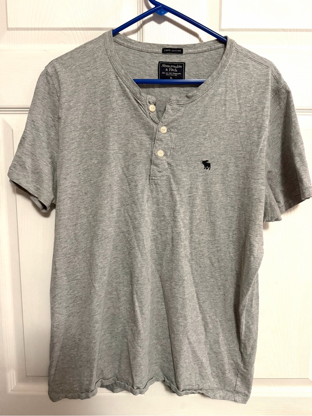Abercrombie & Fitch Light Gray Short-Sleeve Henley Shirt